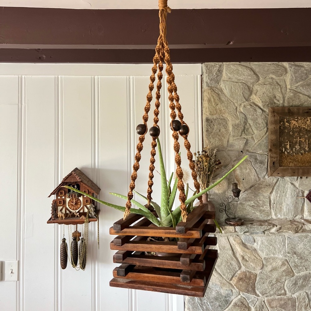 1970s Handmade Wood & Macrame Hanging Planter - Picture 10 of 10